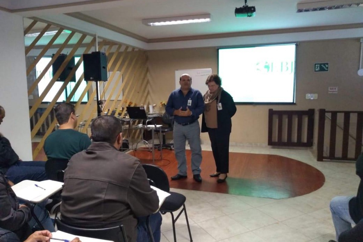 Diretores da EBJ Assessoria e Gerenciamento premiam funcionários