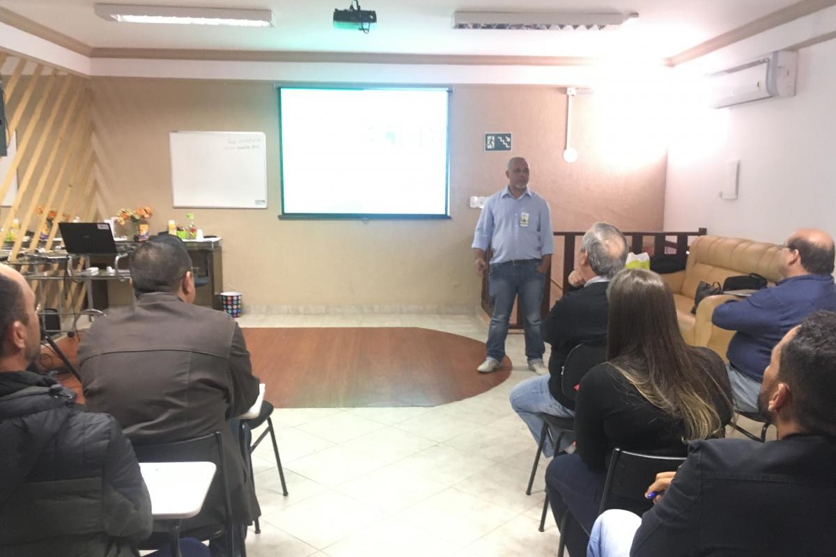 Supervisores WESLEY e AIRTON e suas equipes apresentam os seus trabalhos